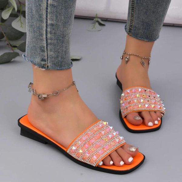 Slippers à plat avec des chaussures pour femmes solides en vente 2024 Fashion Summer Summer Basic String perle grande taille