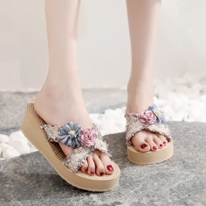 Zapatillas Flower Flip Flip Slippers Mujeres Clip de verano Summer Beach Fashion Cuaras Damas Zapatos 2023 Venta caliente cómodas zapatillas al aire libre