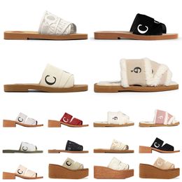 Pantoufles moelleuses Sandales Célèbre Designer Femmes Sliders Sandales Femmes Sandale Chaussures Fourrure Pantoufle Floue Femmes Diapositives Baskets De Luxe Mules