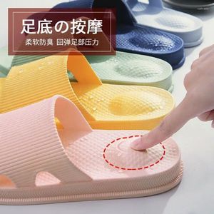Slippers pour les femmes à s'user dans l'été chambre à coucher pour hommes maison Antisiskid semets épaisses chaussures de douche couple de massage de salle de bain