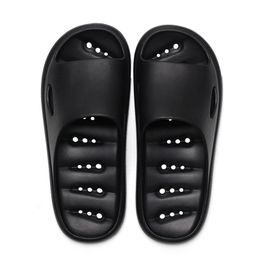 Livraison gratuite Pantoufles pour femmes hommes bain piscine intérieure maison EVA pantoufles trous sandales plates en caoutchouc vert rose jaune noir blanc gris anti-dérapant chaussures de plage diapositives