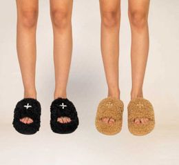Slippels smfk zwart fluffe donzige slippers mode dik opgeloste kruis patroon pluche slijtage flip-flops vrouwen q240520