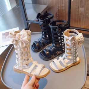 Pantoufles gladiator girls sandals 2023 new kids fashion chaussures décontractées creux creux de style romain et perles pour enfants fester chaussures pu