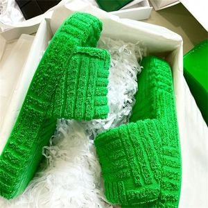 Zapatillas de marca de invierno verde para mujer, zapatillas de piel verde a la moda, chanclas de casa de punta abierta cómodas de suela suave de alta calidad 221025