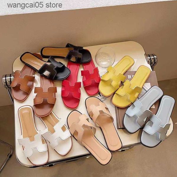 Slippers H Slippers Womens Large 2024 Été Nouvelles sandales plates Instagram Sandales polyvalentes décontractées T240220