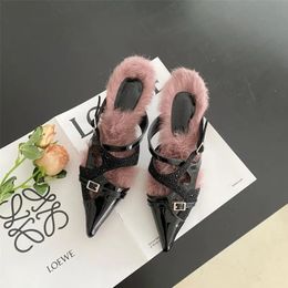 Pantoufles Coeur Lapin Cheveux Couture Irrégulière Talon Moyen Chaussures Pour Femmes Strass Creux Pointu Muller Chaussures Chaussons Pour Femmes Mode 231110