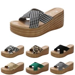 Pantoufles talons sandals mode femmes chaussures hautes gai plate-forme d'été baskets triples blanc noir marron vert color53 705 637