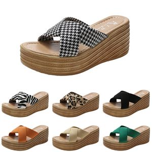 Slippers High Fashion Heels Sandals Dames schoenen Gai zomerplatform sneakers Triple White Black Bruine Green Color1 2 434
