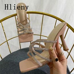 Slippers Hlieny Summer Crystal Femmes High Heels Sexy Band étroit Square Toe Toe Fashion Rhingestone Wedding Party Shoes Sandales