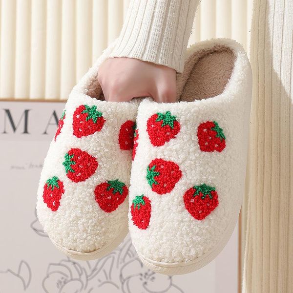 Pantoufles maison mignon dessin animé fraise amour pour hommes et femmes chaud en peluche Couples chaussures d'hiver anti-dérapant intérieur maison chaussures