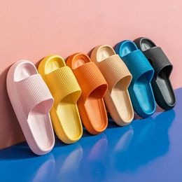 Slippers Home Summer Emphle plateforme femme 2024 sandales intérieure salle de bain anti-glissage diapositives dames chaussures de chaussures pour hommes drop