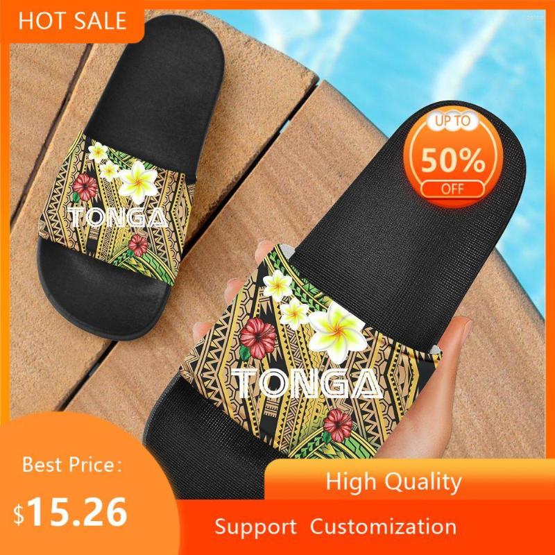 Chinelos HYCOOL Fashion Slip On Slipper Para Homens Mulheres Tonga Polynesian Plumeria Flor Estampado Verão Respirável Sandálias de Praia Calçado