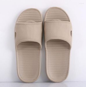 Pantoufles d'intérieur en plastique Eva, sandales à fond souple, chaussures de maison pour femmes, été, antidérapantes, remorquage au sol, salle de bain pour hommes