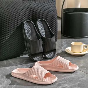 Slippers Indoor Antislip Mannen Vrouwen Thuis Slides Badkamer Baden Waterdichte Schoenen Deodorant Zachte Bodem Bovenkleding Sandalen H240328