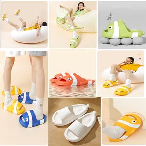 Slippers Indoor Soft Home / Femmes Sandales de fond d'été Eva Cool Slides Designer Light Beach Shoes Qwawerda Qwwei 933 386
