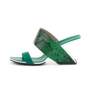 Pantoufles Ins 2021 femmes décontracté vert été Sandalias chaussures noir peau de serpent cuir étrange coin talons hauts plage diapositives Zapato