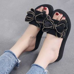 Pantoufles INS New Handmade Bright Black Bow Beach Ambiance de vacances Polyvalent et à la mode Un mot Drag Womens Flat HeelsH240306