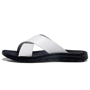 Slippels Italiaans leer voor mannen 2023 El Beach zomerschoenen Hoge kwaliteit Big Size 47 Slip On Light Flats mannelijke flipflopsslippers