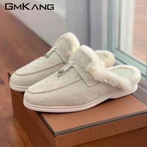 Zapatillas Kid Suede Mujeres Metal Lock Colgante Zapatos planos Mujer Punta Redonda Casual Mulas Invierno Lana Diapositivas Caminar