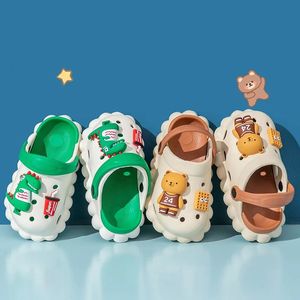 Slippels kinderen kinderen babyschoenen voor jongens meisjes schattige tekenfilms sandalen zomerhuis Iindoor anti slip zachte zolen gaten schoenen 240426