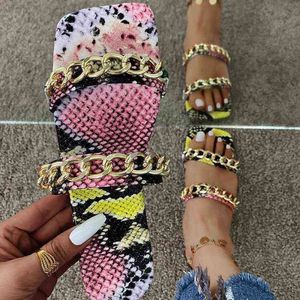 Zapatillas de gran tamaño zapatos para mujeres chanclas de verano cadena de metal serpiente estampado playa damas toes femeninos 220530