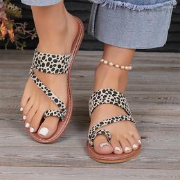 Zapatillas de leopardo clip dedo del pie Mujeres de verano Sandalias Sandalias 2024 Flip de playa al aire libre Slingback Vestida abierta Dama