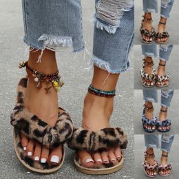 Zapatillas Leopard Cross Mujer Inicio Open Toe Moda Felpa Algodón Mujeres Chaussure Femme Sapatos Femininos 2024