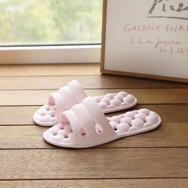 Zapatillas Litfun El Baño Antideslizante Hueco con fugas Luz interior Pisos Diapositivas para mujeres Pareja de verano Sandalias plegables para el hogar