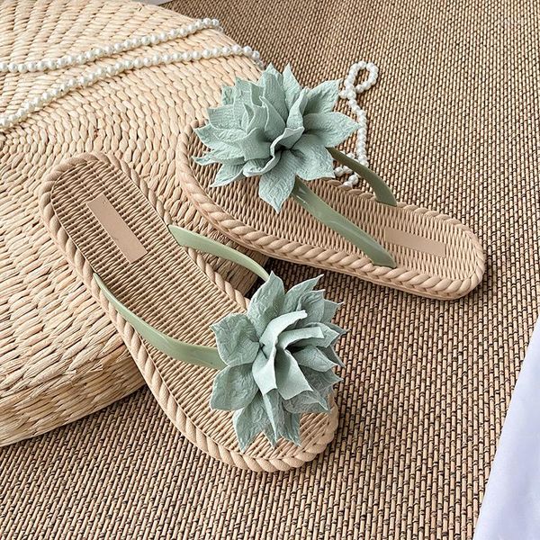 Zapatillas Sandalias de flores adorables y ropa de mujer Verano Joker Chanclas planas Playa antideslizante para