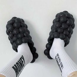Slippels Liefhebbers Casual Living Hollowed Out Solid Color Massage Slippers Fashion Outdoor Sports Shoes Unisex Funny Bubble Slides Hot G230210