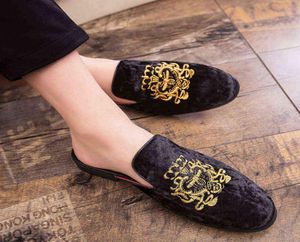 Slippers luxe koninklijke stijl mannen muilezels slippers fluweel handgemaakt borduurwerk bijen patroon exotische designer loafers modemerk casual6563879