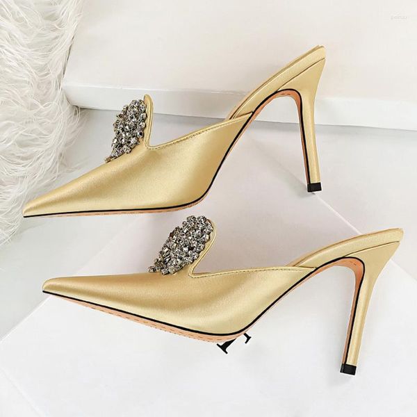 Zapatillas de lujo para mujer 10,5 cm tacones altos diapositivas oro cristal seda satinado mulas femeninas cerradas resbalón en zapatos de fiesta