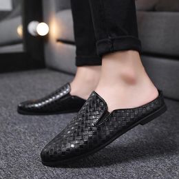 Pantoufles Hommes Casual British Wind Baotou Demi Drag Cuir Chaussures Respirant Slip On Paresseux Mocassins Hommes Grande Taille SandalesPantoufles