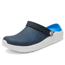 Slippers Sandales masculines nouvelles sandales sportives féminines 2022 Summer des chaussures de plage non glissantes d'été
