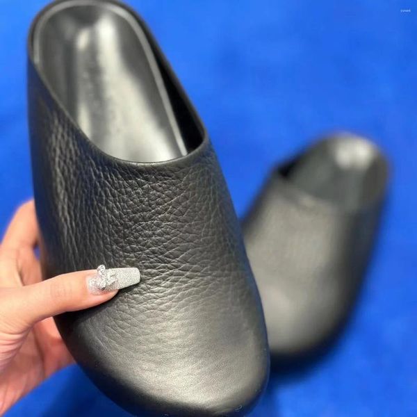 Zapatillas hombres tendencia al verano hecho a mano mitad negras sandalias romanas de cuero genuinas 2023 zapatos de pisos casuales