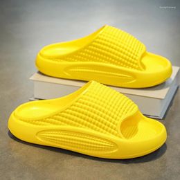 Slippers Hommes portent la hauteur augmentant pour les chaussures de salle de bain anti-skid extérieure à la maison Utiliser des couples légers