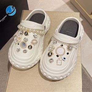 Slippers Mo Dou -schandalen voor vrouwen 2023 Zomer Nieuwe Eva Dikke Sole niet -slippers Slippers Punkstijl Rhinestone Chain Diy Wearable