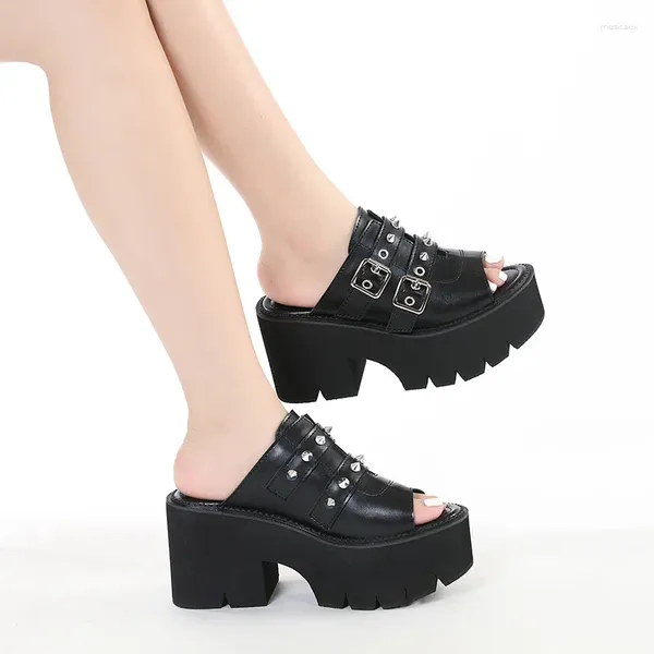 Slippers plus confortables coins sandales pour les femmes avec une chaîne de chaussures de mule noire de plate-forme de plate-forme de plate-forme ouverte de mode Punk Fashion