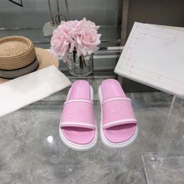 Pantoufles Nouveau Designer Femmes Sliders Marque De Luxe Sandales En Mousse De Mode Rose Blanc Noir Rouge Chaussures De Plage Imperméables D'été Fond Épais Gelée Chaussures D'eau Plate-forme