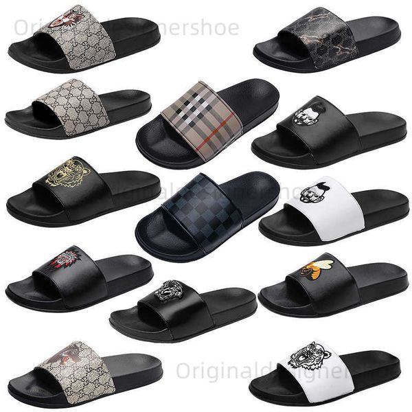 Slippers NOUVEAUX LUXURES MEN MEN SLIDES SHAUSSIRES PLIPPERS SAMPE SADALS Slière de plage Flat Designer Classic G Grid Match Print Avatar Flip Flops Sneakers Size 3946 T24