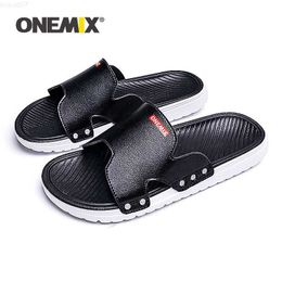 Pantoufles ONEMIX Hommes Femmes Flip Flop Casual Pantoufles Appartements Personnalité De La Mode En Plein Air Antidérapant D'été Sandales Plage Wading Chaussures L230718