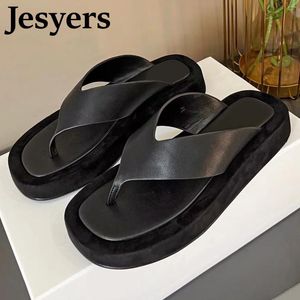 Slippers Open Toe Femme's Square Head Sandales en cuir authentique Femmes Flip-Flip-flipples Summer Summer Holiday Beach Chaussures 2024