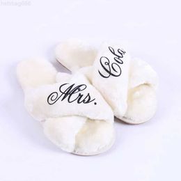 Pantoufles nom personnalisé Mme Mme Slippers Bride Bridesmaid Wedding Party Slipper Gift Bridal Birthday Birthday
