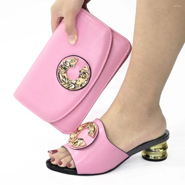 Slippers Pinks Woman Chaussures et sacs Set African Ladies correspondant à un sac à main Handbag Talons moyens Pantoufle Femme CR529 4,5 cm