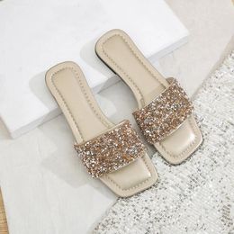 Slippers Plus taille INS BLING RHINESTONE Femmes Sandales Chaussures 2024 Flat Sole Slides Beach Zapatos de Mujer Indoor PU Tongs