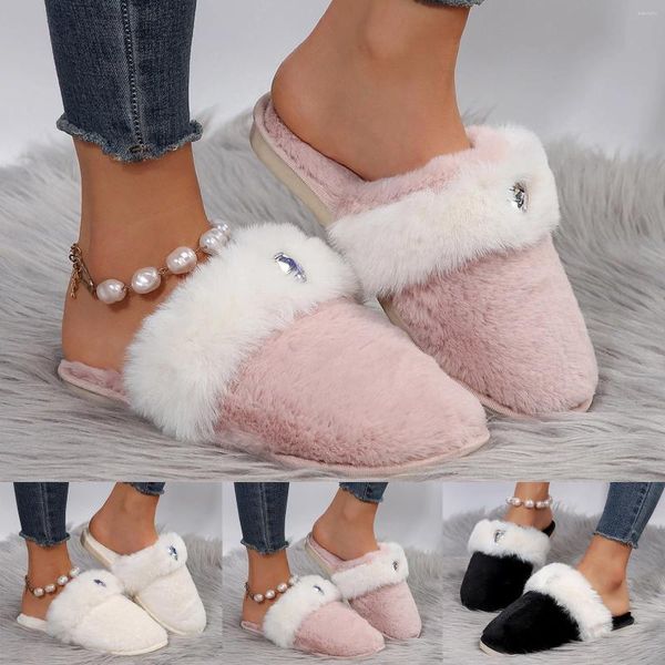 Zapatillas de felpa con diamantes de imitación de algodón plano para mujer, moda de invierno, calzado cálido de Color sólido, zapatillas de tacón para dormitorio interior