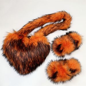 Slippers PVC Faux Raccoon Brown Teddy Fur Slides 2.0 Pantres de fourrure et ensembles de sacs de coeur 230811