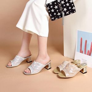 Slippers Pxelena Outside Fashion Women Slides 2023 Zomer vierkant Dikke Med Heel Peep Teen Mesh Crystal Sandals Ladies Shoes