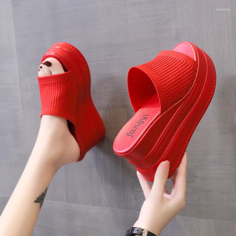 Тапочки красные белые каблуки на каблуки женские сандалии платформы бенжа