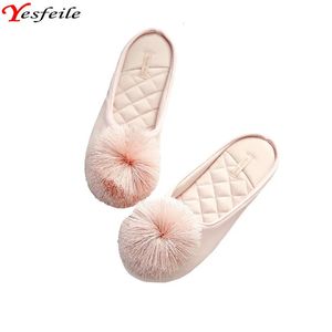 Slippers RedPinkGray Stijl Thuis Slippers Indoor Winter Slippers Volwassen Vrouwen Zachte Slipper Liefhebbers Winter House Gilr Schoenen 231016